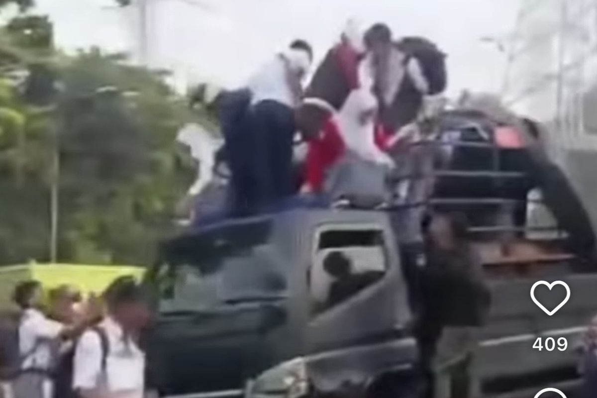 Dua Truk Polisi Terlibat Kecelakaan di Cawang UKI