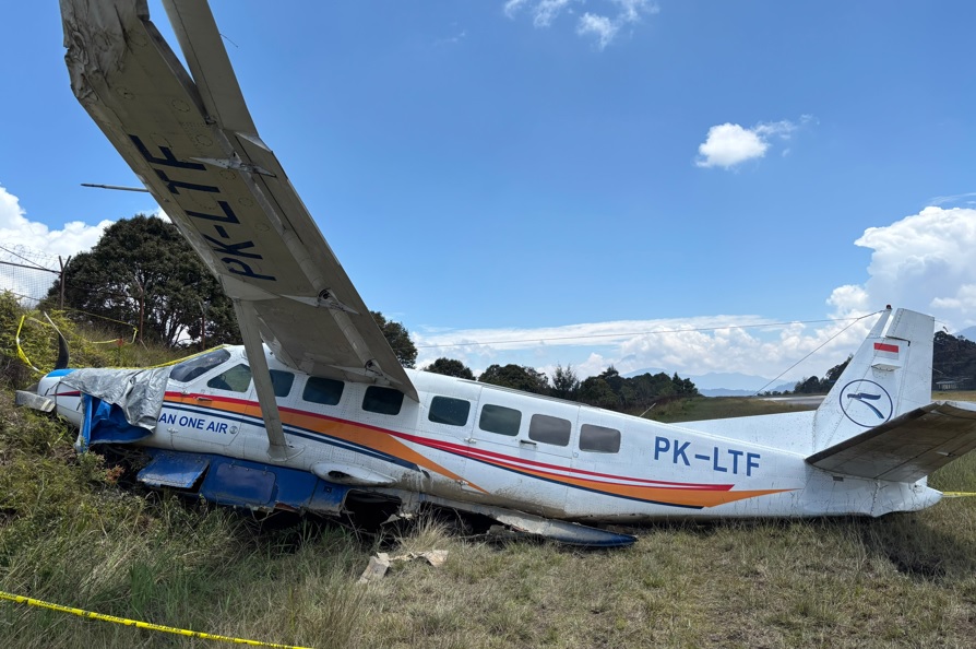Pesawat Asian One Air Alami Kecelakaan di Bandara Bilorai Intan Jaya