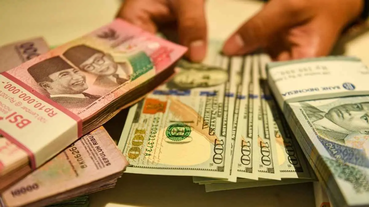Rupiah Melemah di Tengah Pengunduran Diri Gubernur BI