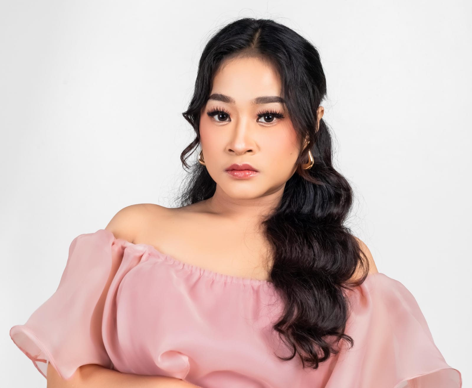 Lia Rose Bicara Soal Cinta yang Tak Terlihat Lewat “Tak Anggap Ada”