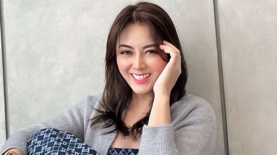 Dhena Devanka Dituding Jadi Orang Ketiga di Rumah Tangga Dokter Reza Gladys