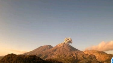3 Gunung Aktif di Indonesia Meletus