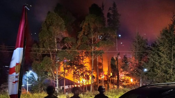 Belasan Kantor Pemkab di Kabupaten Puncak Papua Tengah Dibakar Massa