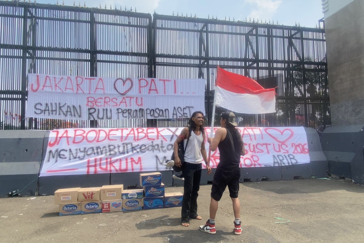 Jelang Rencana Aksi 27 Agustus, Warga Pati Tiba di Gedung DPR