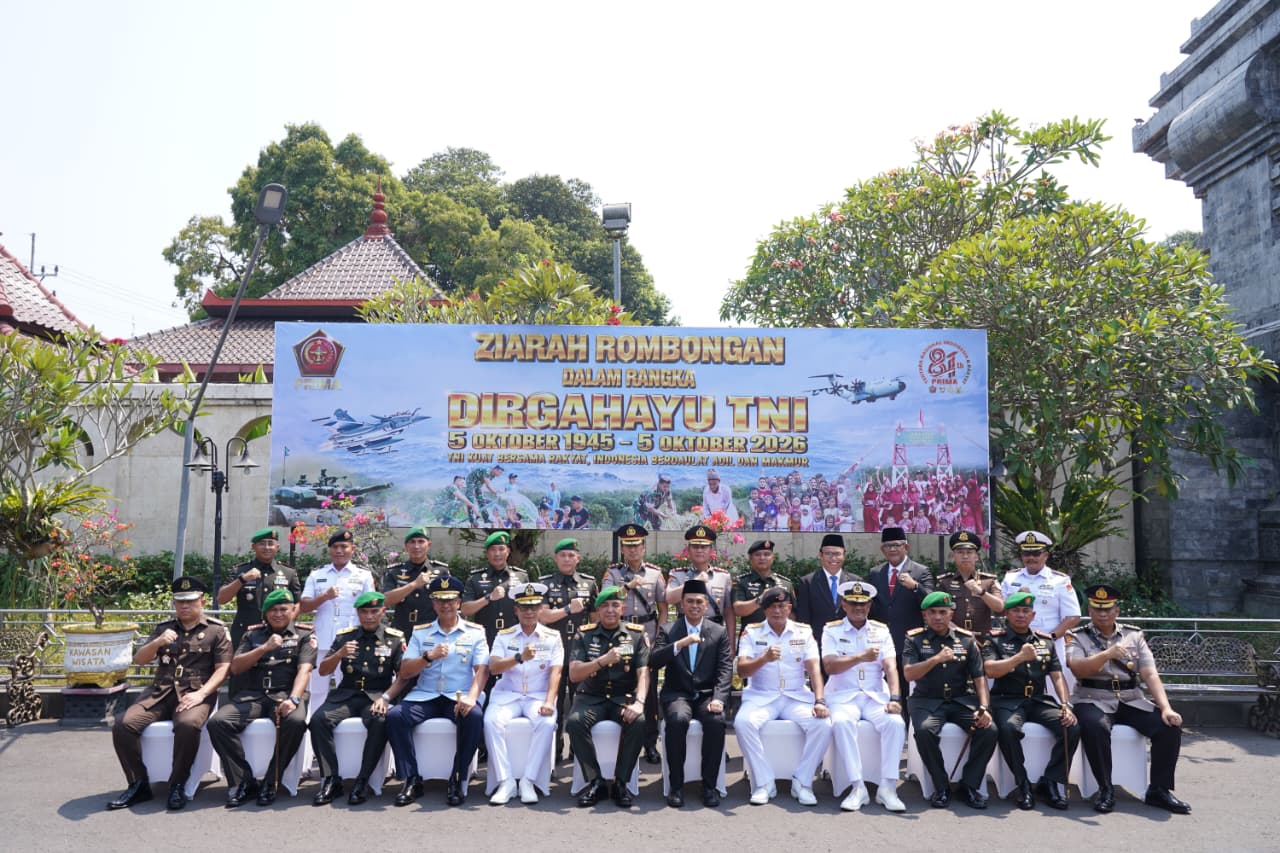 Momentum HUT TNI ke-81, Pangdam V/ Brawijaya Nyekar ke MBK Perkuat Nilai Perjuangan Bangsa