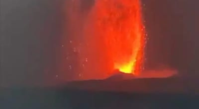 Sempat Terhenti, Gunung Anak Krakatau Kembali Erupsi