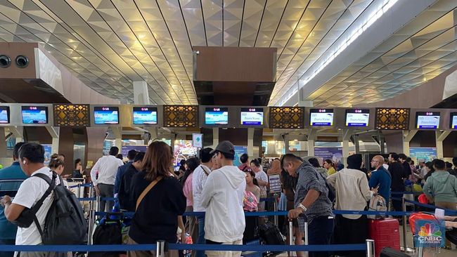 Bandara-Bandara Besar Dunia Mendadak Tutup, Muncul Dugaan Ada Benda Asing Melintas