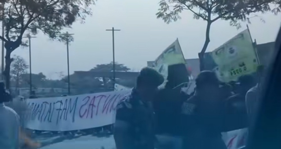 Warga Gelar Demonstrasi di Puri Metland Kota Tangerang