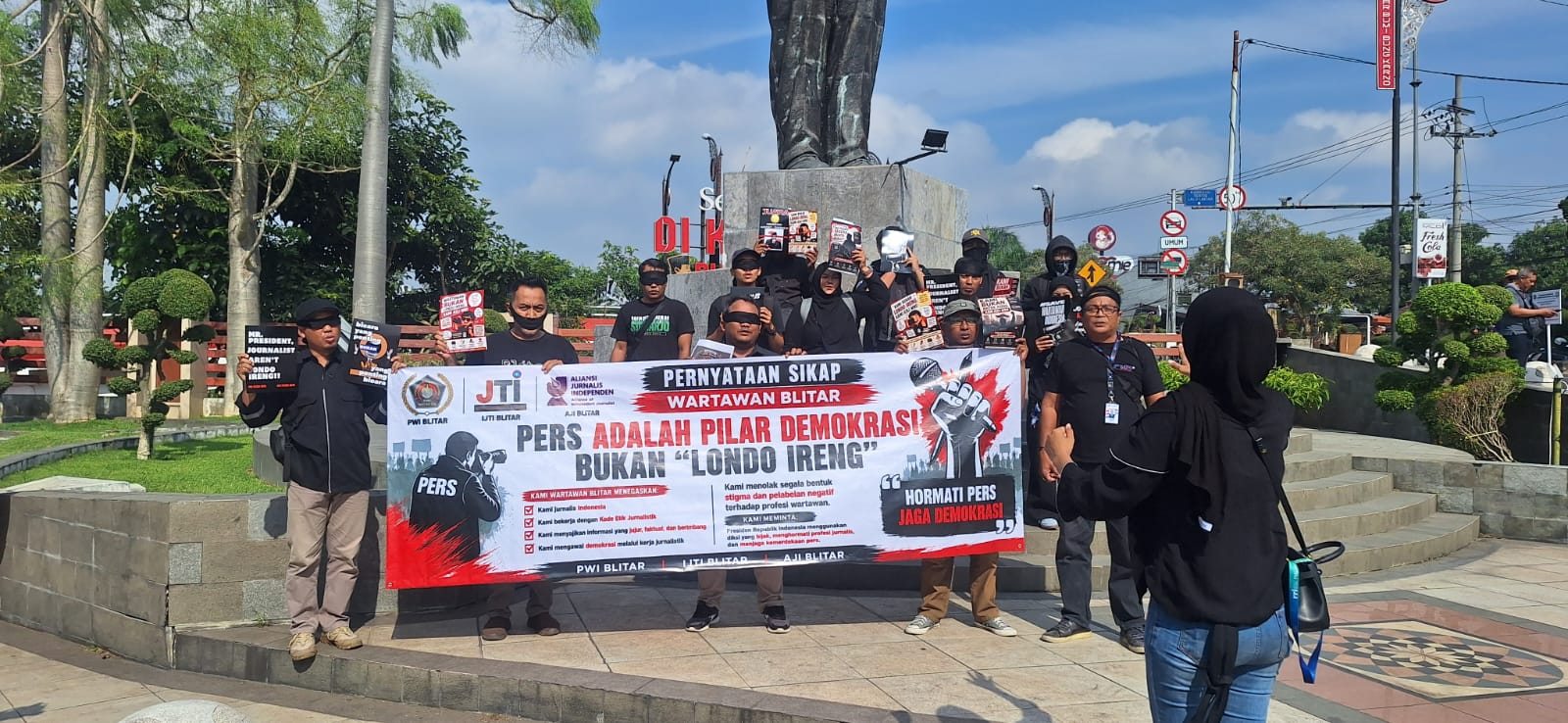 Diskriminasi Insan Pers, Wartawan Blitar Raya Tolak Sebutan 'Londo Ireng' oleh Presiden