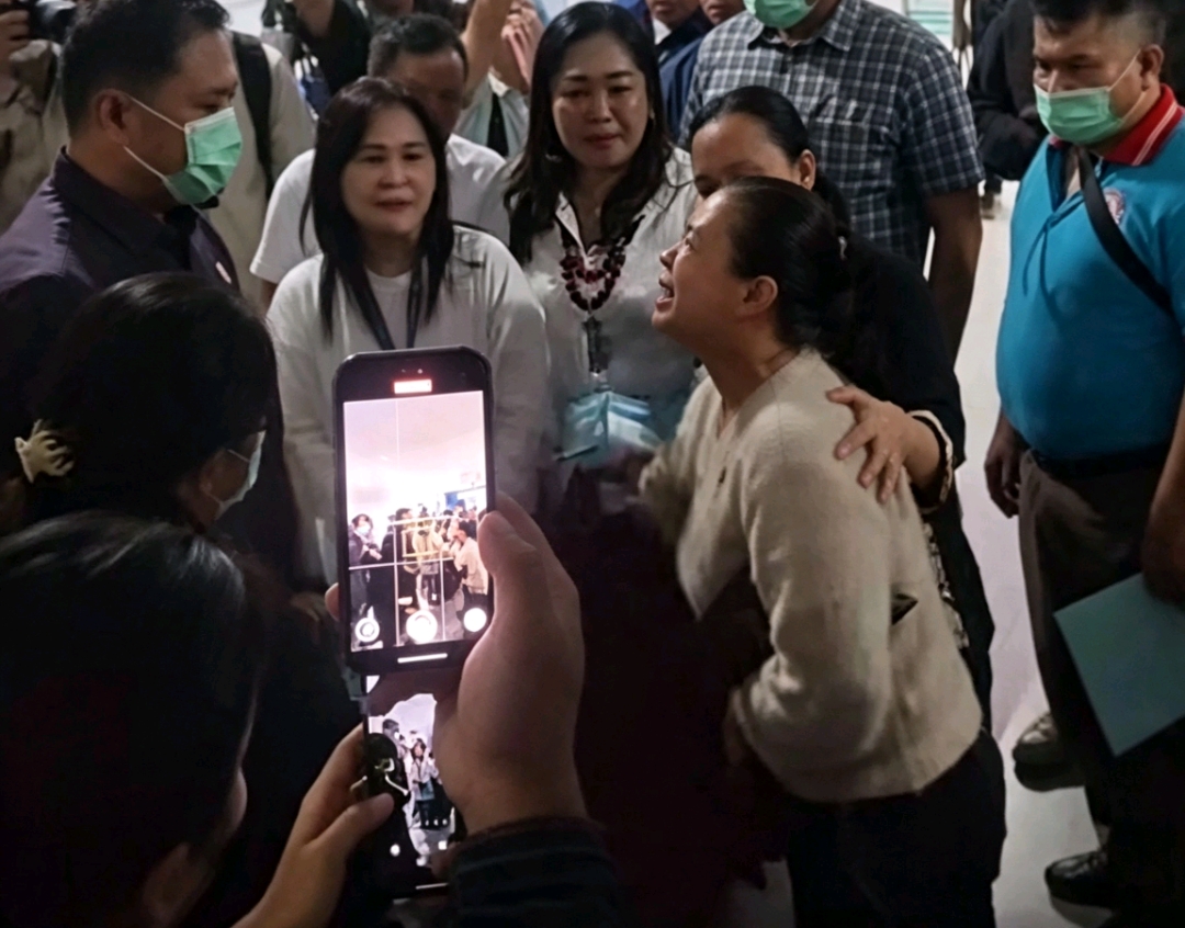 Tangis Orang Tua Pecah saat Berhadapan dengan Kepala BGN
