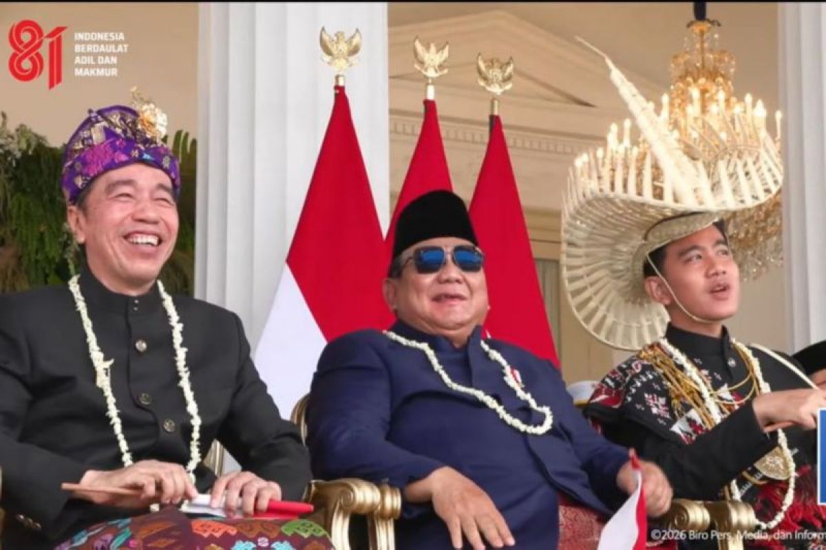 Diapit Jokowi dan Gibran, Prabowo Tersenyum Lebar di HUT RI ke-81
