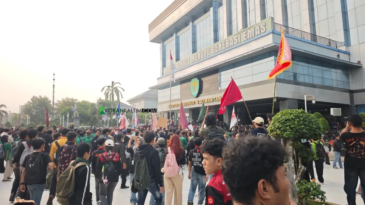 Massa Terobos Kantor Gubernur Kaltim