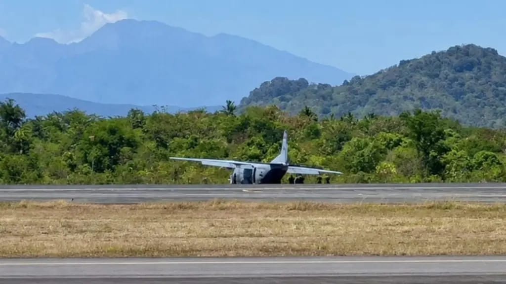 Pesawat TNI AL Tergelincir di Bandara Hasanuddin