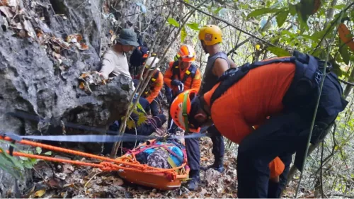 Enam Mahasiswa KKN Unhas Dievakuasi saat Mendaki Gunung Goa Kalibbong Alloa