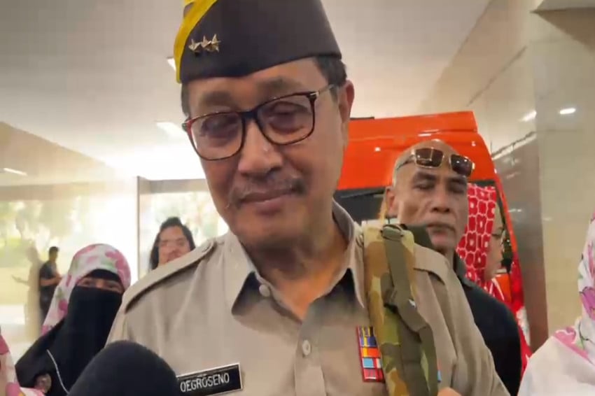 Eks Wakapolri Oegroseno Kenakan Seragam Purnawiraan saat Penuhi Panggilan Kortastipikor