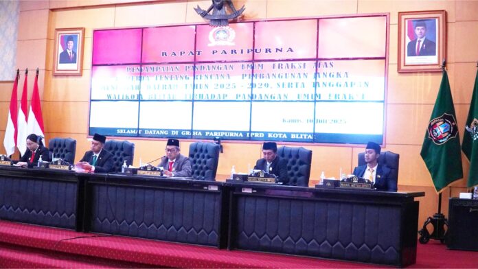 Rapat paripurna dprd kota blitar bahan rpjmd 2025 di gedung graha paripurna dprd kota Blitar. Foto: Arifin/Putraindonews