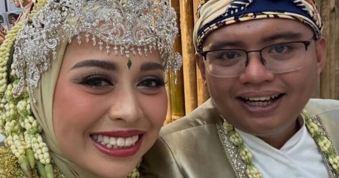 Putri Karlina dan Maula Akbar Anak Dedi Mulyadi menikah. (instagram)