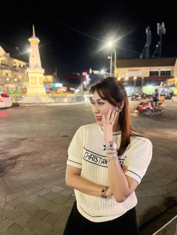 Penyanyi, public figure dan finalis Miss Indonesia, Soraya Hapsari