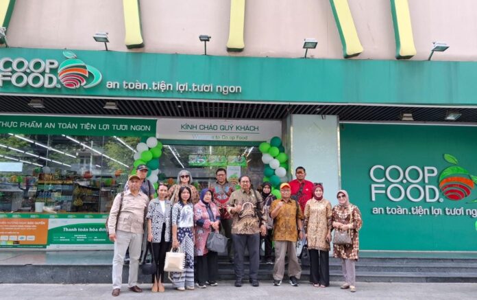 Kunjungan kerja INKOPKAR ke Saigon CO.OP di Ho Chi Minh, Vietnam, Selasa (19/8/2025). Foto: Syarifudin Budiman/Putraindonews