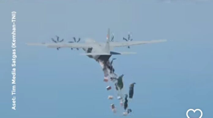 TNI Hiasi Langit Gaza di HUT ke-80 RI dengan Bantuan Kemanusiaan