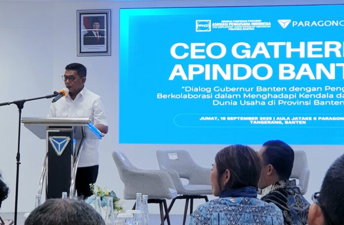 Gubernur Banten Andra Soni saat memberikan sambutan di CEO Gathering yang digelar oleh APINDO Banten, Jumat (19/9).