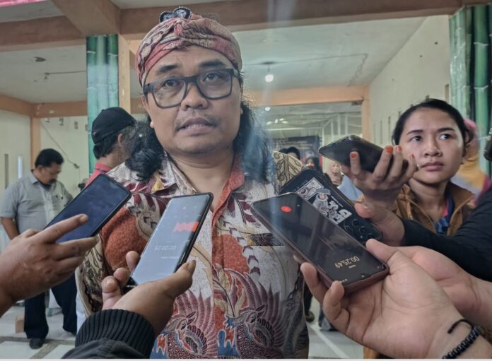 Anggota DPR RI Nurhadi minta ketegasan Bupati Blitar atasi limbah ternak ayam CV Bumi Barokah. Foto: Arifin/Putraindonews