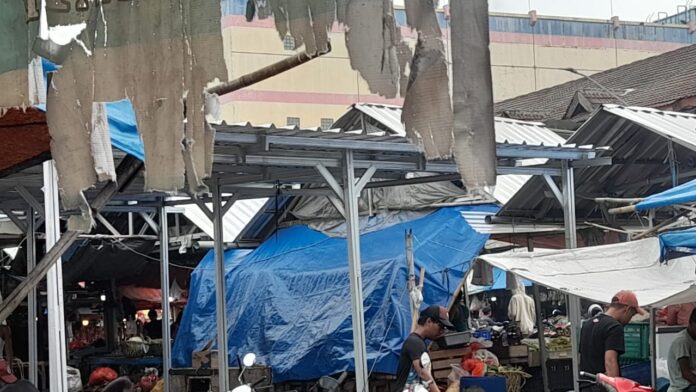 Pembangunan Liar di Sekitar Pasar Ciputat.