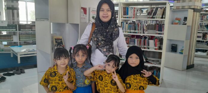 TK Putra I Makassar Juara I Lomba Kolase Festival Literasi Sulawesi Selatan 2025. Foto: Rusdin Tompo/Putraindonews
