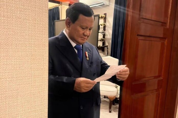 IMG_1174 Prabowo Terharu Saat Baca Surat Siswa Sekolah Rakyat