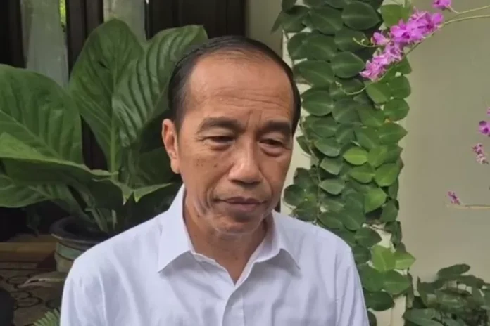 Screenshot_20250416-080326_Chrome-322250037 Mantan Presiden Republik Indonesia, Joko Widodo atau yang akrab disapa Jokowi. (Okezone.com)