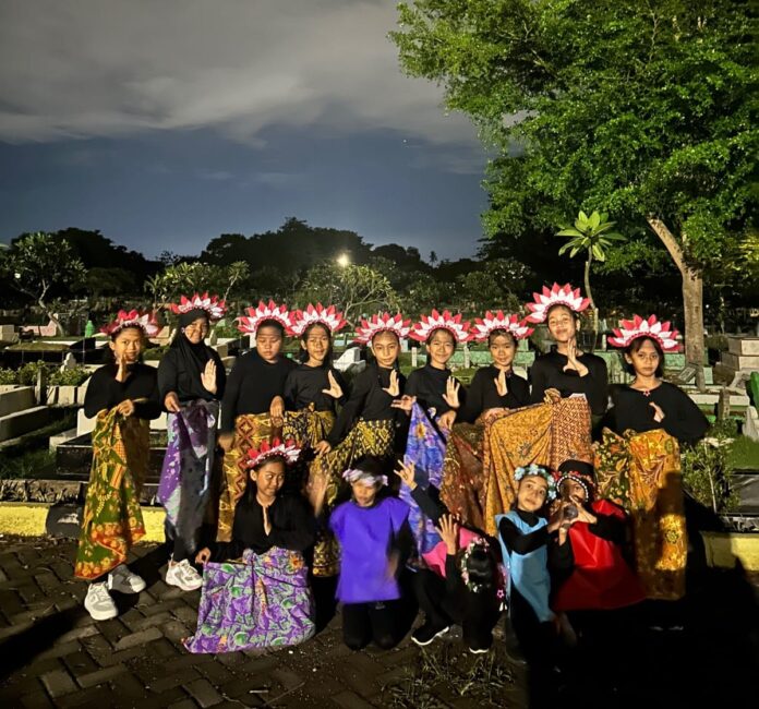 Peresmian Sanggar Kampoeng Kaki Langit secara simbolis oleh Bupati Maros, Dr HAS Chaidir Syam, S.IP, MH