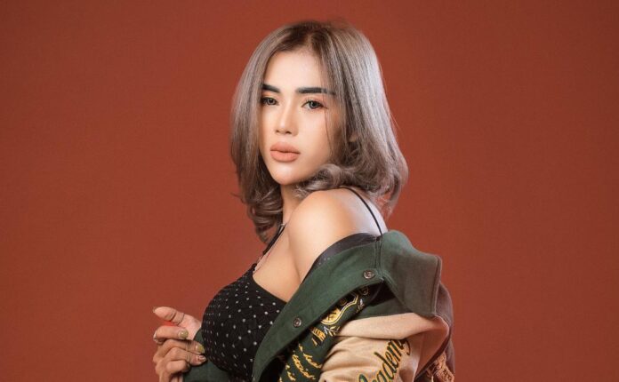 Talenta Asal Sragen, DJ Reyna Veeyang