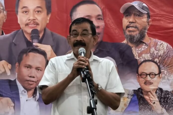 Mantan Danjen Kopassus, Sunarko memberikan dukungan kepada Roy Suryo dkk. (Foto: Fajri/Media Kaltim)