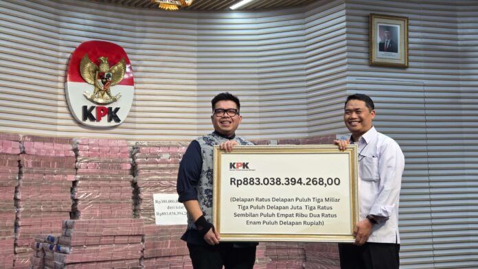 Plt Deputi Penindakan dan eksekusi KPK Asep Guntur Rahayu dan Dirut PT Taspen, Rony Hanityo Aprianto. (Foto: RRI/Chairul Umam)